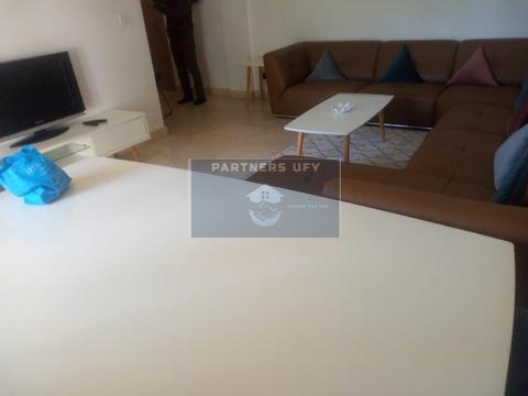 Joli appartement meublé en rez de jardin avec piscine et grand jardin a louer. — 5