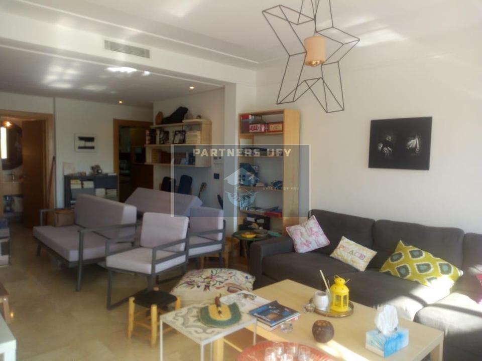 Joli appartement en rez de jardin avec piscine a louer. — 3