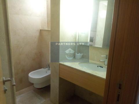 Joli appartement meublé en rez de jardin avec piscine et grand jardin a louer. — 6