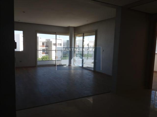 Appartement ensoleillé avec terrasse á louer- Bouskoura — 2
