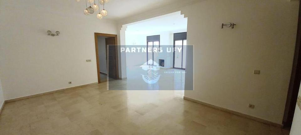 REZ DE JARDIN DE CHARME DE 380 M² EN PLEIN AIN DIAB DANS UNE RÉSIDENCE SÉCURISÉE AVEC PISCINE ET JARDIN — 2