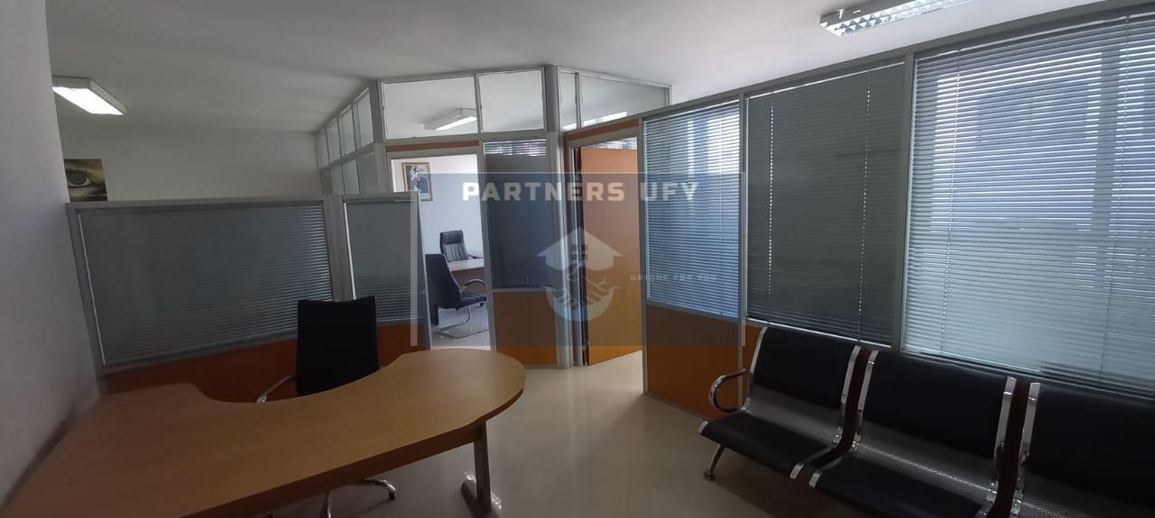 BUREAU A LOUER SUR ZERKTOUNI COTE BOULEVARD ANFA — 2
