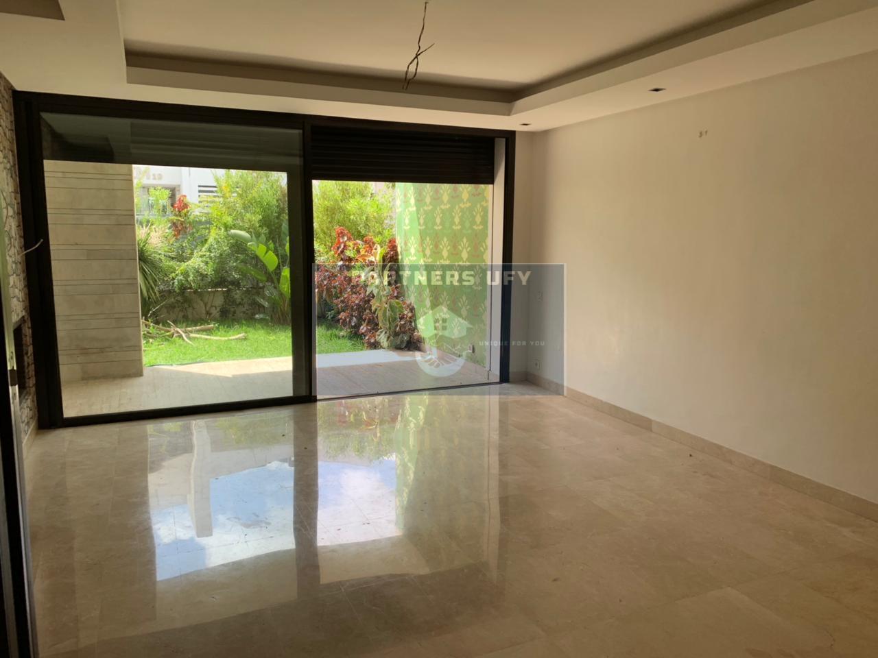 Duplex moderne avec beau jardin  á louer en plein Bouskoura