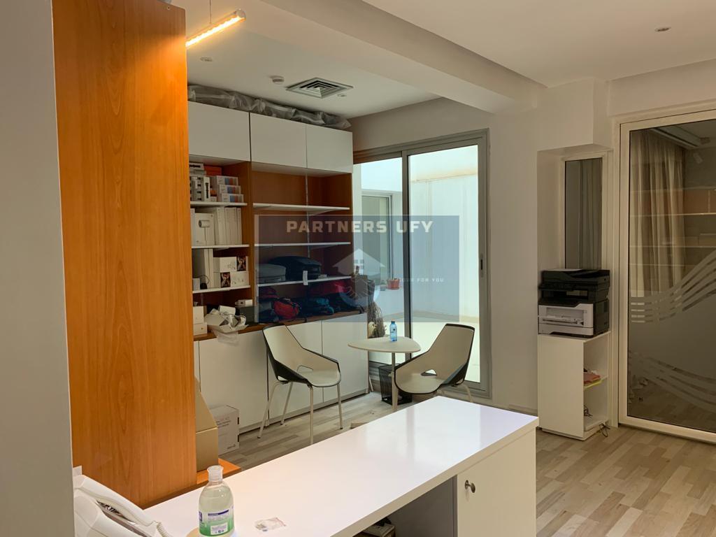 TRÈS BEAU ET LUMINEUX BUREAU EN LOCATION A ABDELMOUMEN — 2