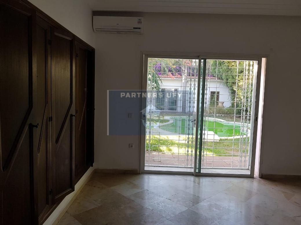 BELLE VILLA AVEC DE BEAUX JARDIN ET PISCINE A OASIS — 5