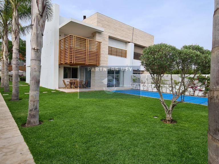 Villa de luxe á louer meublé BOUSKOURA GREEN TOWN