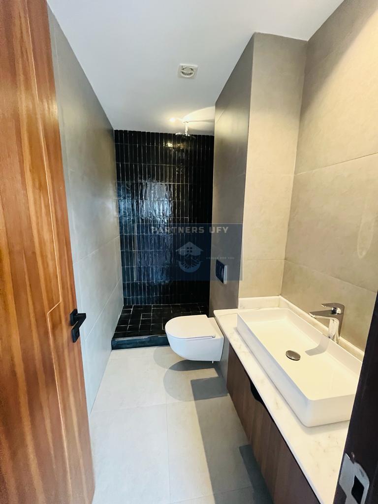 LOCATION D'UN MAGNIFIQUE  ET LUXUEUX  APPARTEMENT AVEC TERRASSE — 5