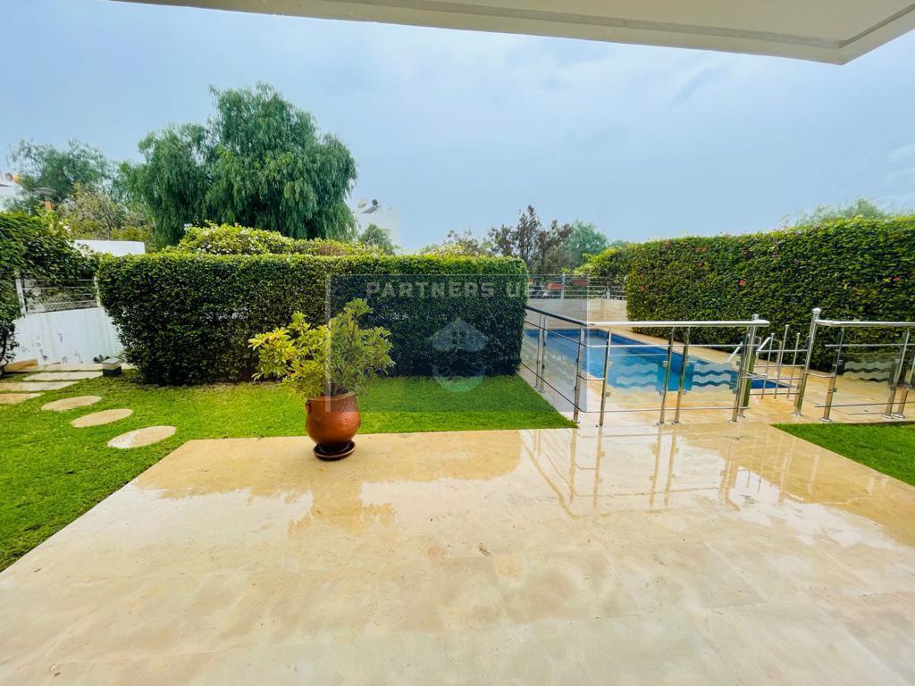 Villa moderne  á louer en plein Bouskoura ville verte