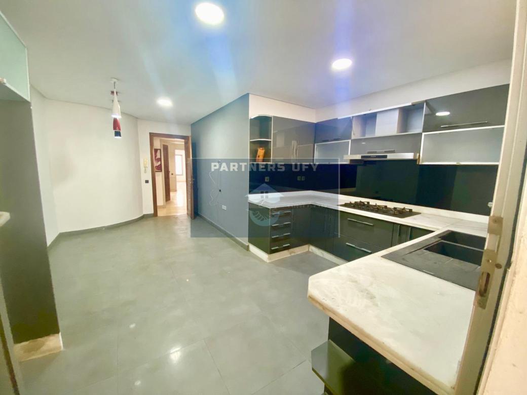 VENTE D'UN SUPER APPARTEMENT EN PLEIN RACINE — 6