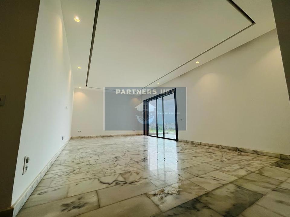 LOCATION D'UN MAGNIFIQUE  ET LUXUEUX  APPARTEMENT AVEC TERRASSE — 2