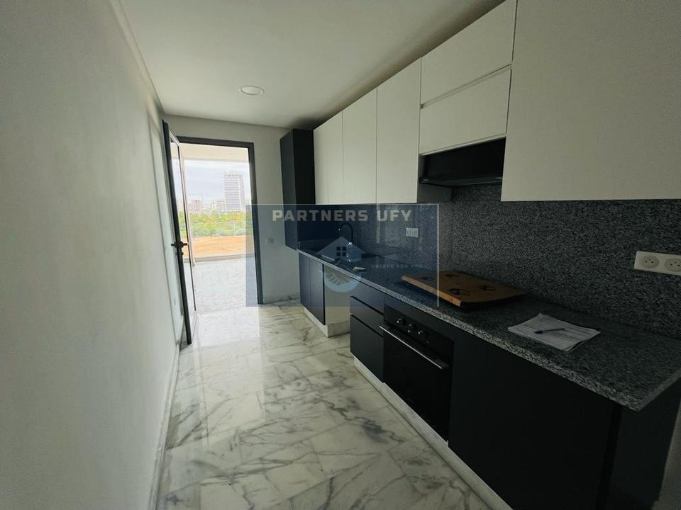 LOCATION D'UN MAGNIFIQUE  ET LUXUEUX  APPARTEMENT AVEC TERRASSE — 4