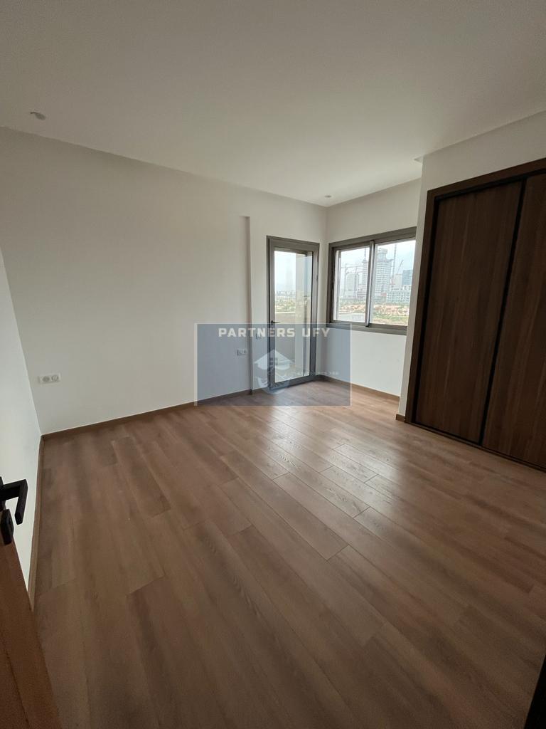 LOCATION D'UN MAGNIFIQUE  ET LUXUEUX  APPARTEMENT AVEC TERRASSE — 6