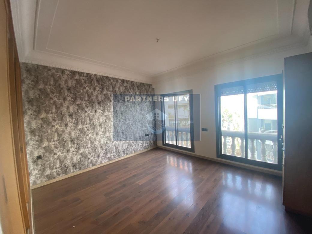 VENTE D'UN SUPER APPARTEMENT EN PLEIN RACINE — 4