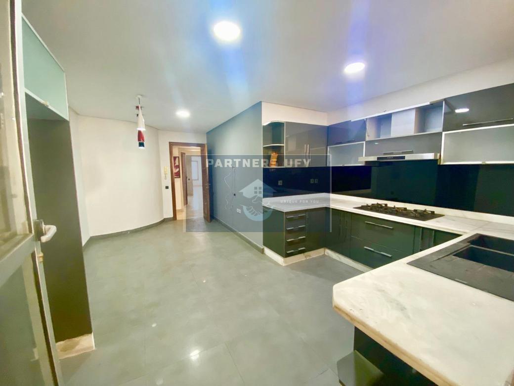 VENTE D'UN SUPER APPARTEMENT EN PLEIN RACINE — 5