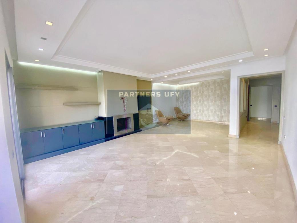 VENTE D'UN SUPER APPARTEMENT EN PLEIN RACINE