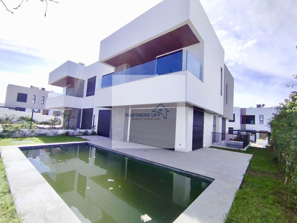 Superbe Villa avec Jardin et Piscine à Bouskoura Ville Verte