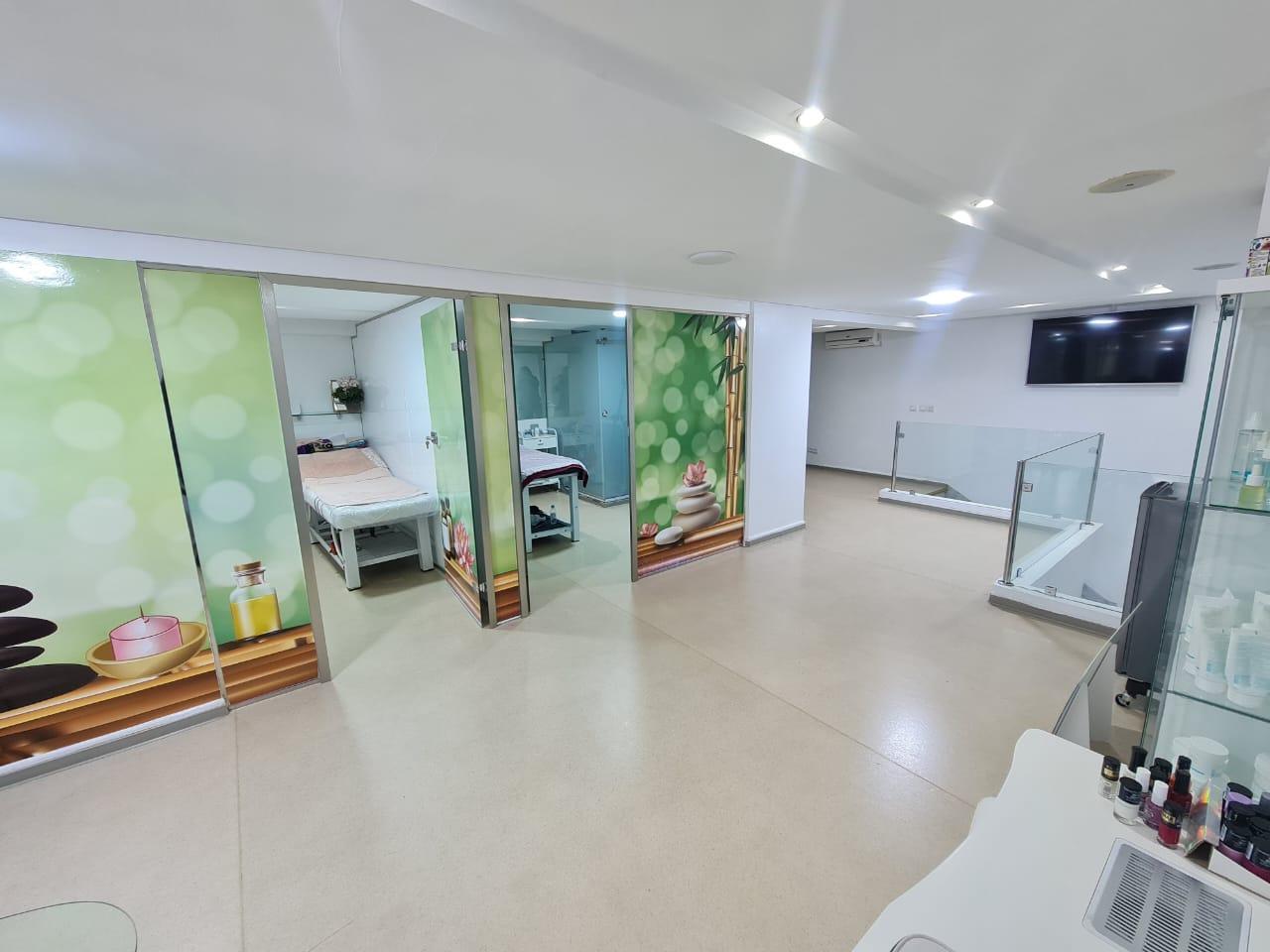 Local Parapharmacie en vente au centre ville — 3