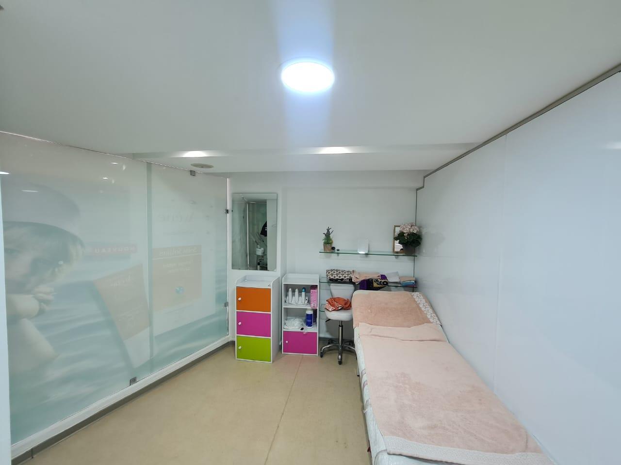 Local Parapharmacie en vente au centre ville — 4