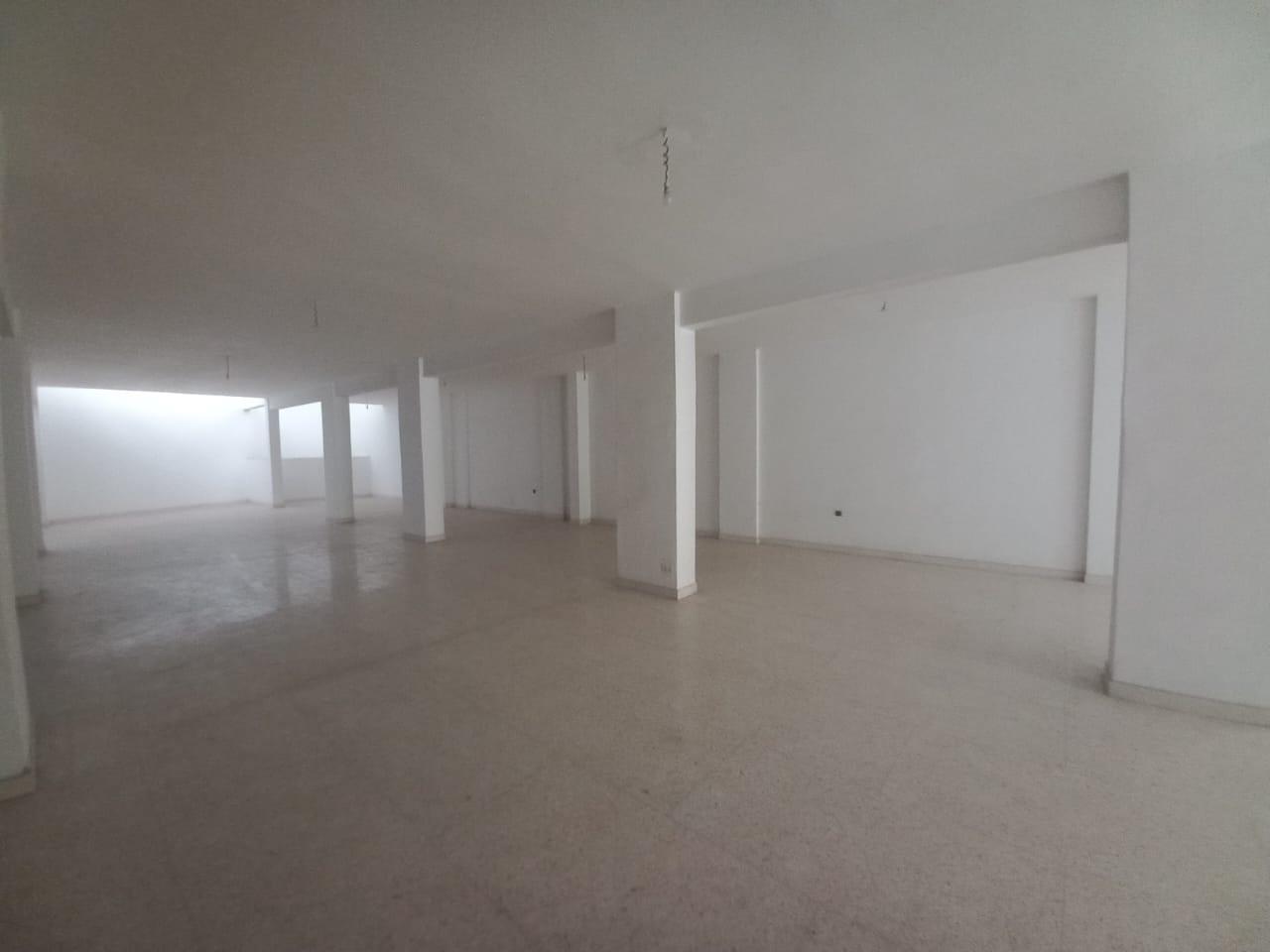 Local commercial en location a Mozart — 2