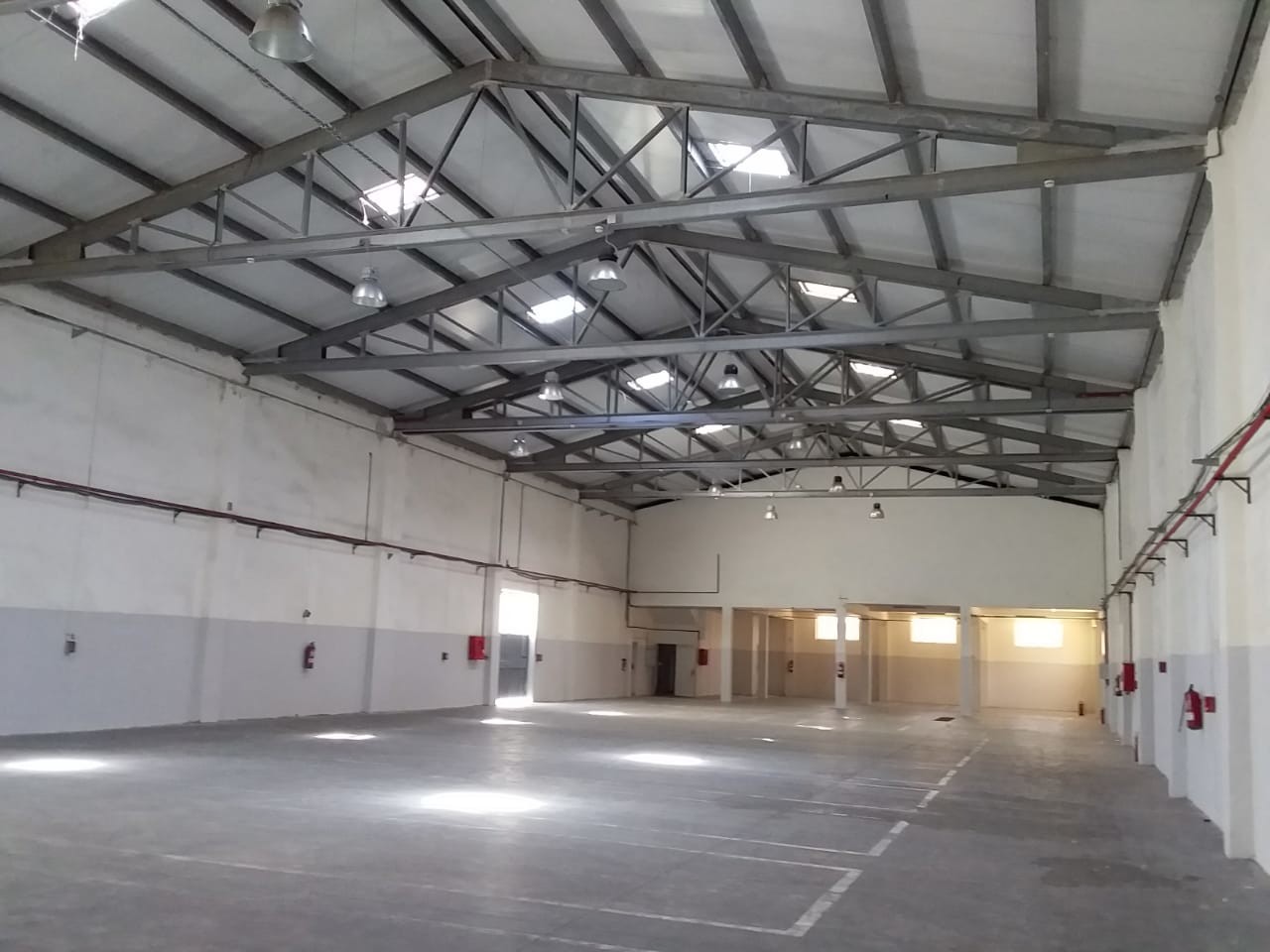 Usine 1600 m² à louer