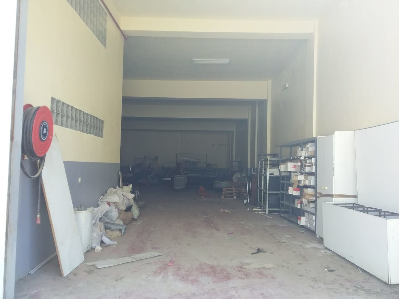 local 600 m² — 2