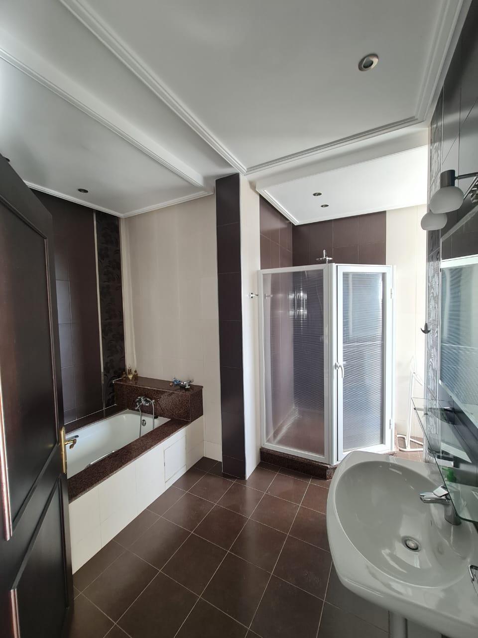 Villa 800 m² f Vieille montagne — 10