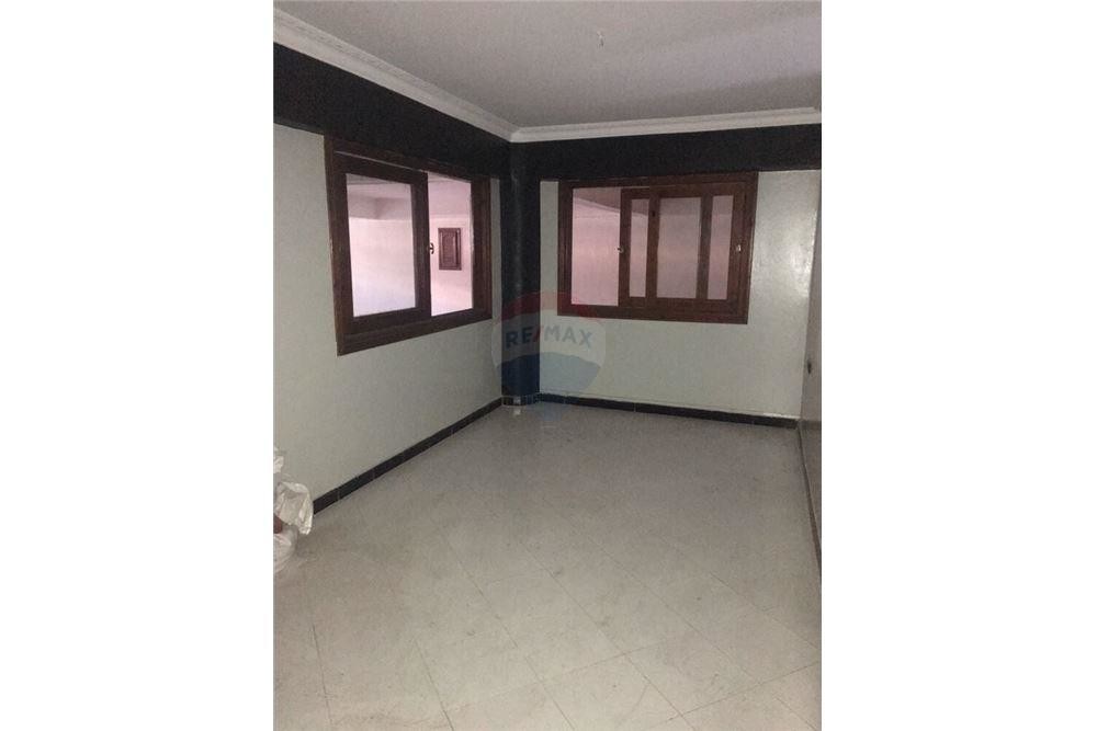 Magasin 300 m2 à louer — 3