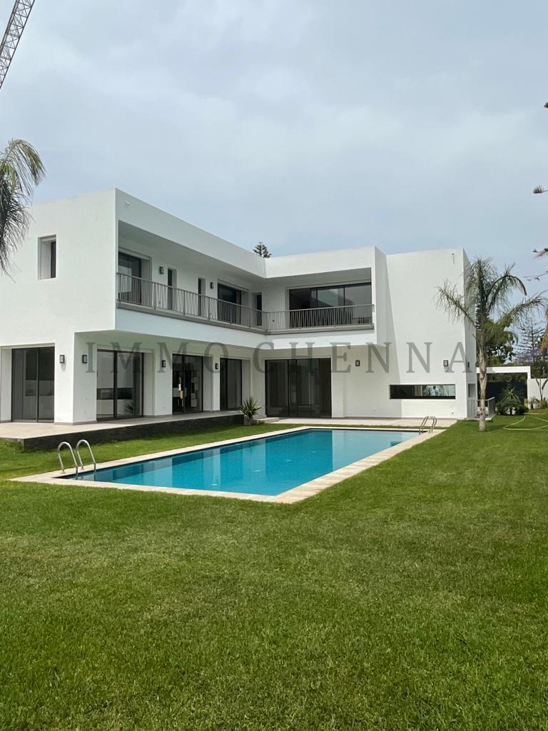Villa de 2 000 m² à vendre sur Souissi à Rabat