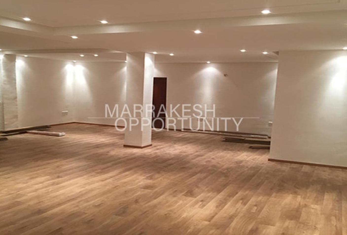Un bureau commercial proposé en location longue durée situé à Route de casa — 4
