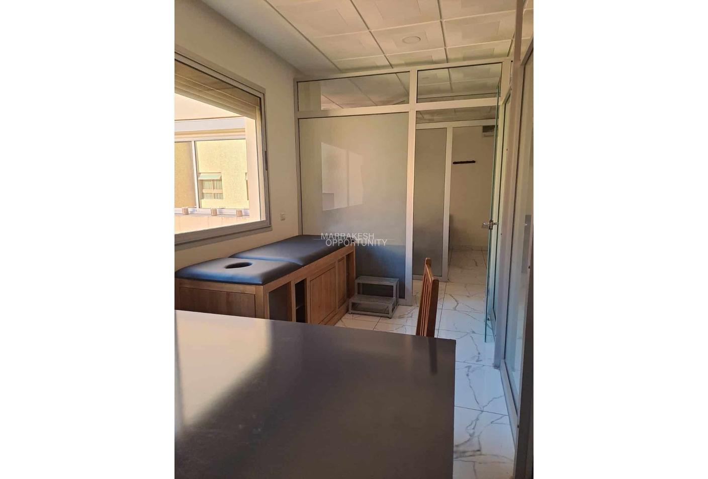 Plateau bureau pour la location longue durée situé à Izdihar
