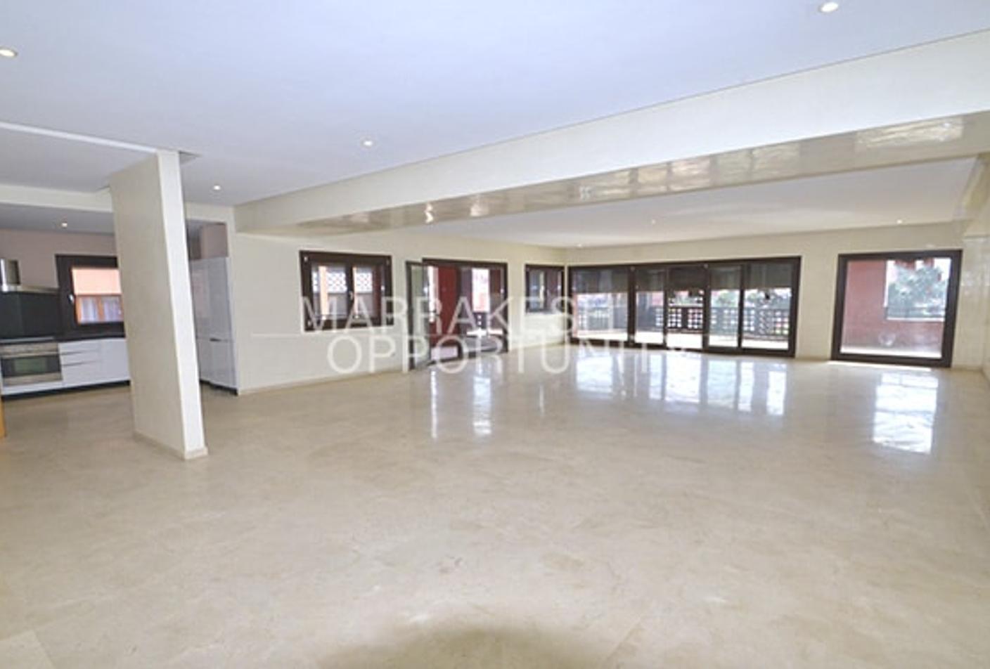 Appartement spacieux non meublé en location à Guéliz