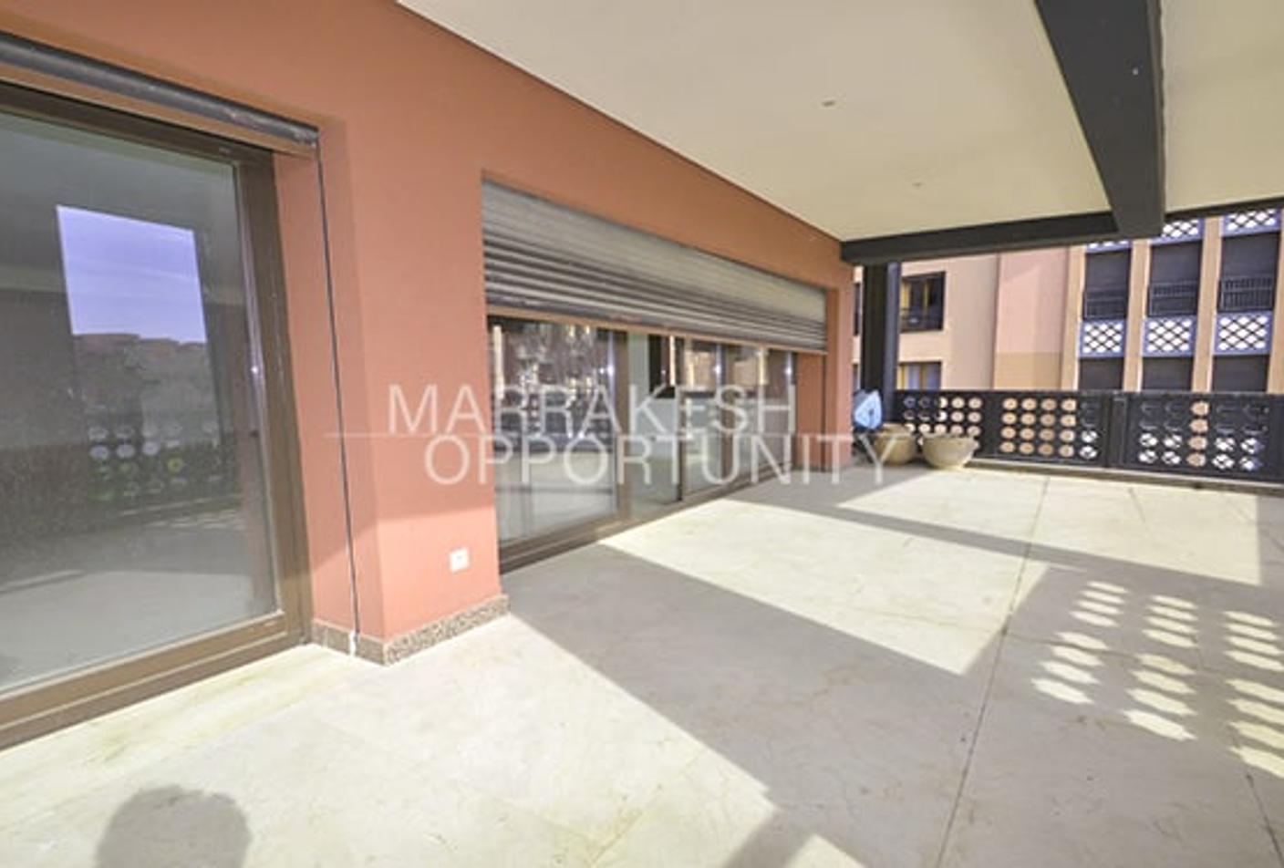 Appartement spacieux non meublé en location à Guéliz — 3