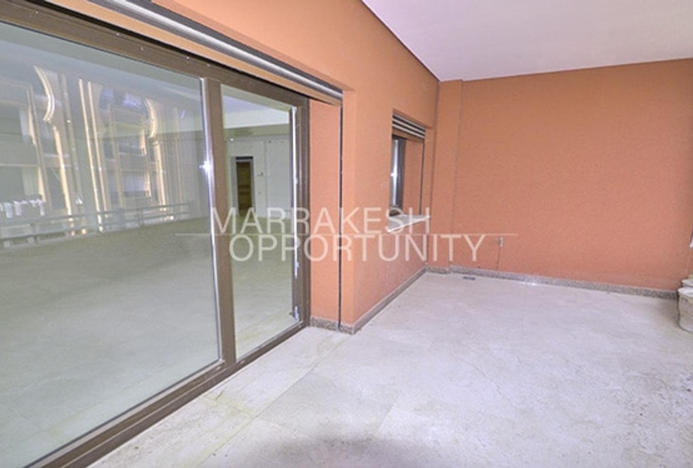 Appartement spacieux non meublé en location à Guéliz — 4
