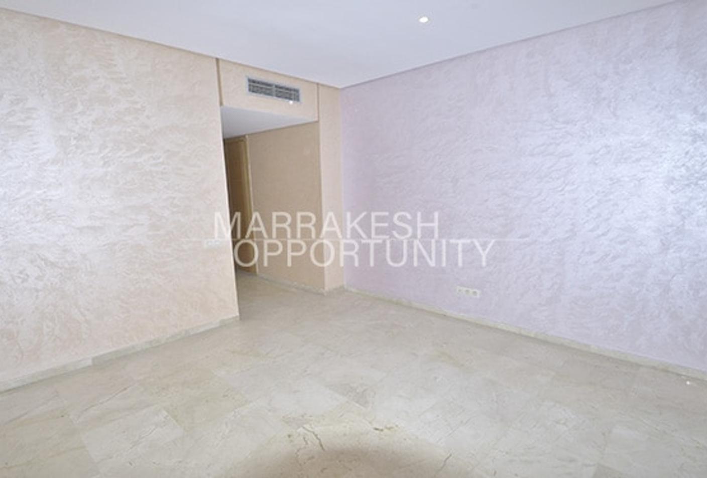 Appartement spacieux non meublé en location à Guéliz — 6