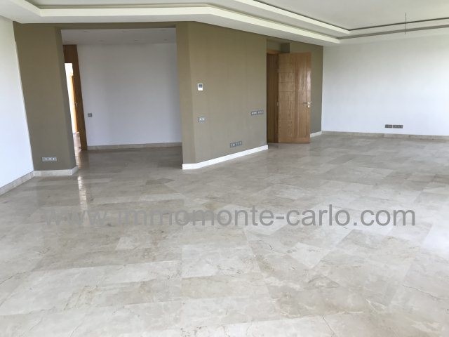 Appartement  de standing avec belle grande terrasse à souissi