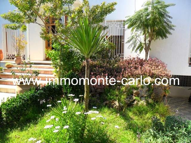 A louer villa avec piscine et chauffage central Souissi RABAT — 2
