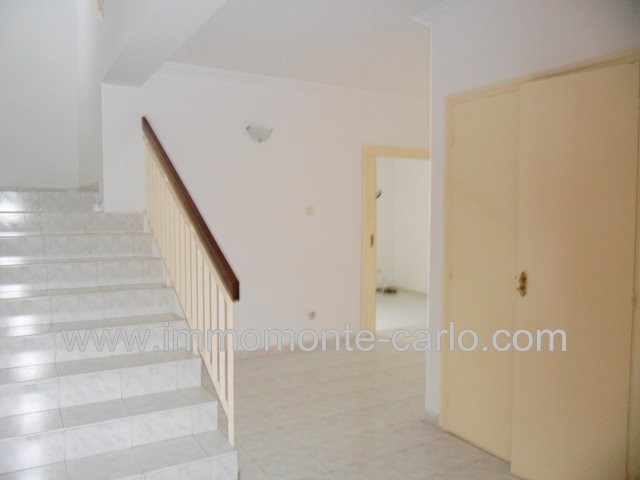Jolie villa avec chauffage central, climatiseurs,à louer au quartier Souissi RABAT — 5