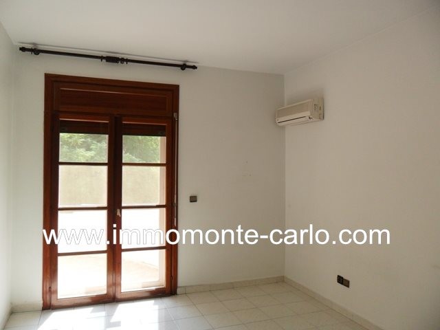 Location villa avec jardin paysagé à Souissi RABAT — 6
