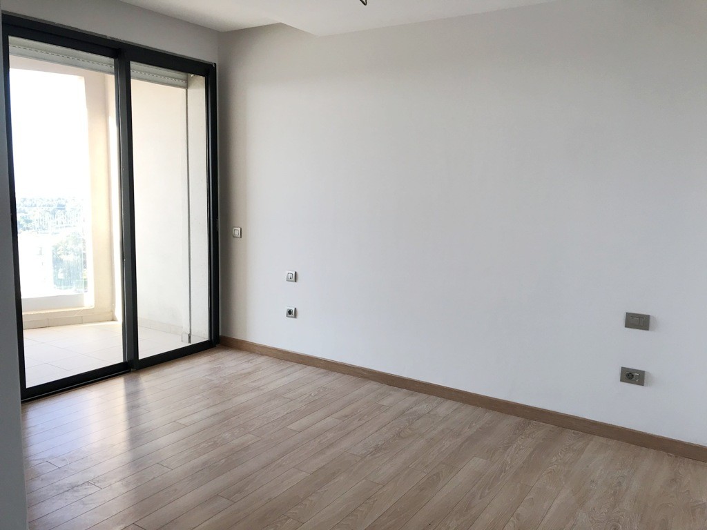 Appartement  de standing avec belle grande terrasse à souissi — 4