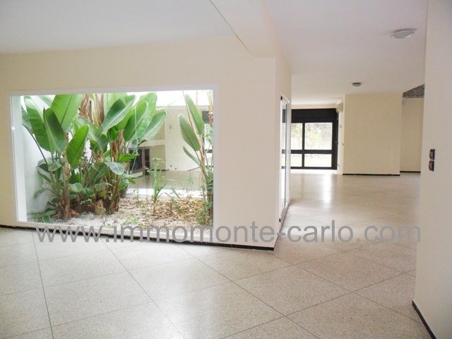 Location villa avec piscine au quartier Souissi RABAT — 2