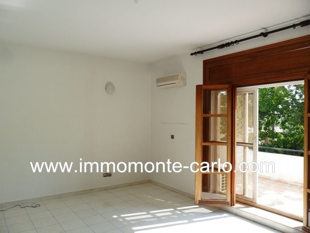 Location villa avec jardin paysagé à Souissi RABAT — 4