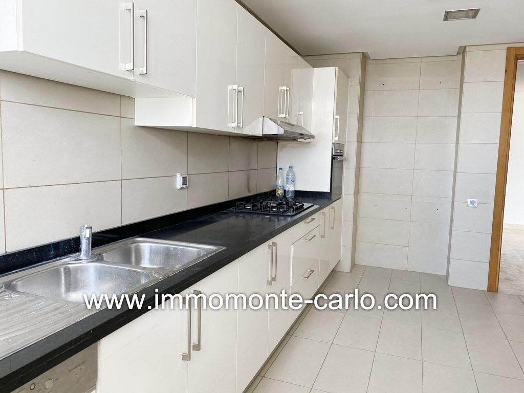 Superbe appartement à louer sans vis à vis avec grande terrasse à souissi — 3
