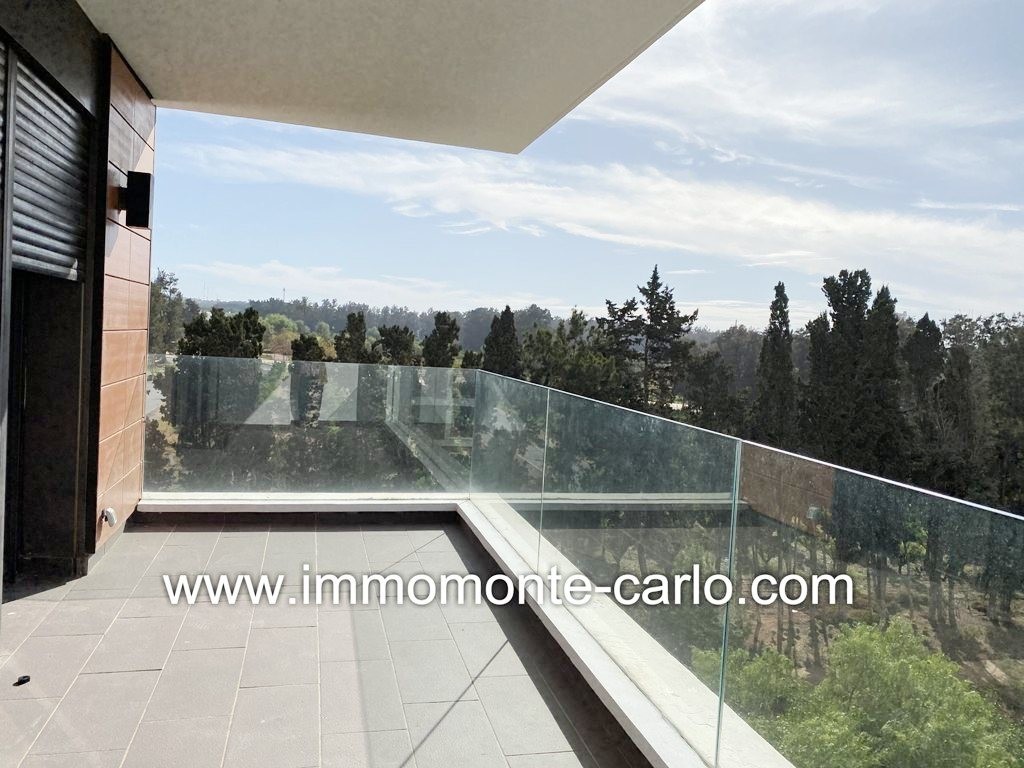 Superbe appartement à louer sans vis à vis avec grande terrasse à souissi