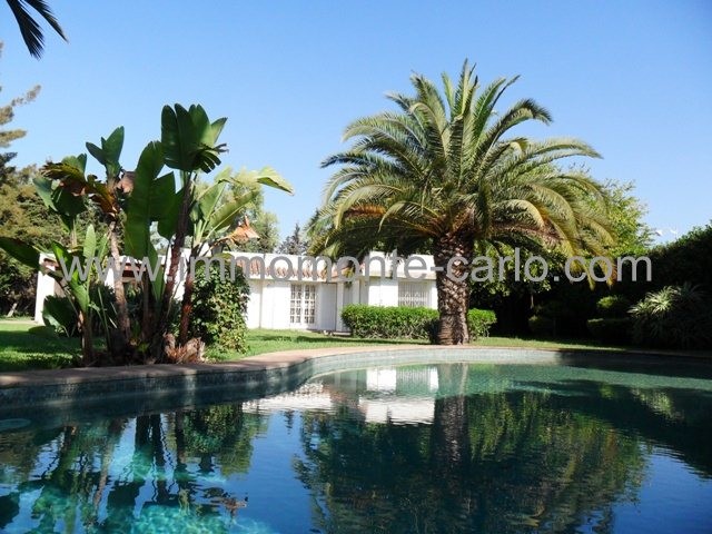 Belle et remarquable villa avec piscine  et chauffage central à Souissi RABAT