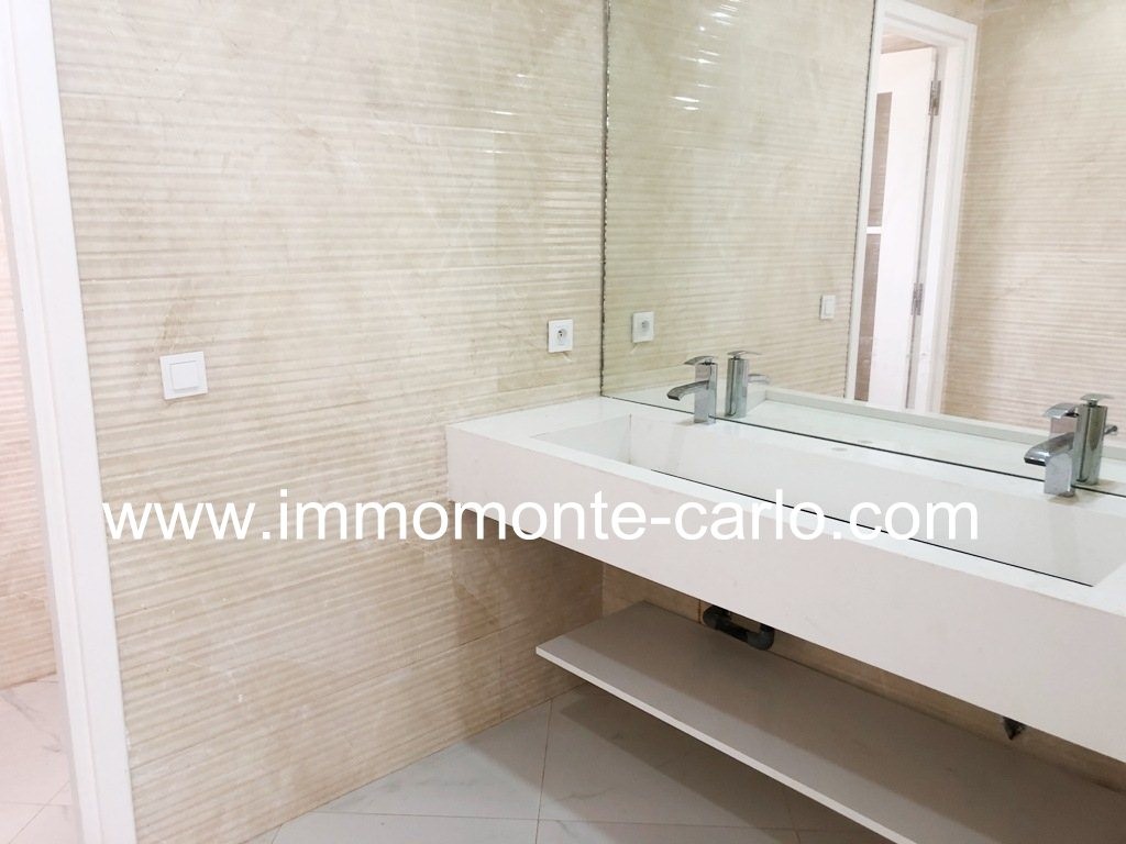 A vendre à Rabat  villa refaite à neuf — 5