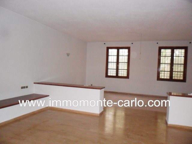 Location villa avec jardin paysagé à Souissi RABAT — 3