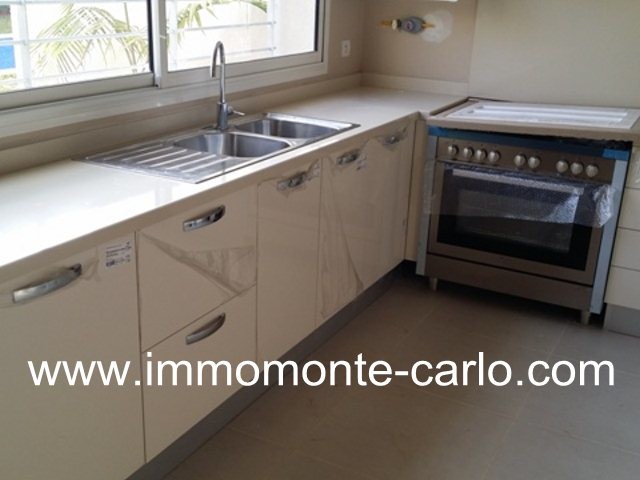 Belle Villa haut standing neuve avec piscine et chauffage central à Souissi — 4