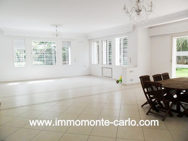 Location villa avec piscine à Rabat au quartier Souissi — 2