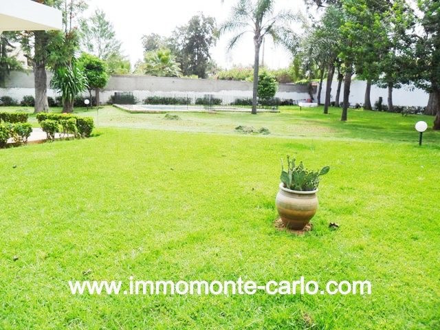 Location villa avec piscine, chauffage central à SOUISSI Rabat — 2