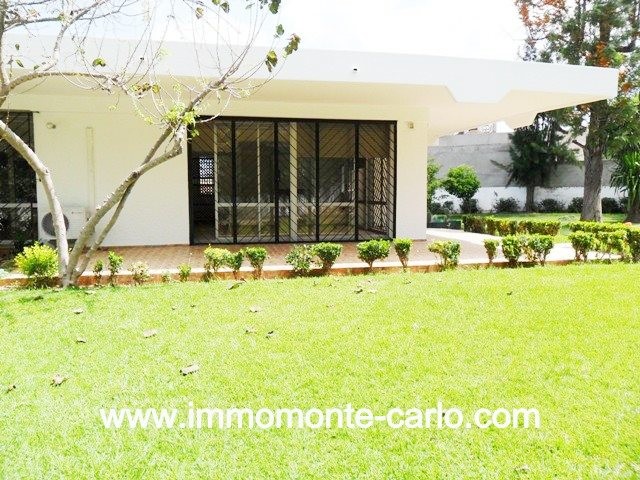 Location villa avec piscine, chauffage central à SOUISSI Rabat